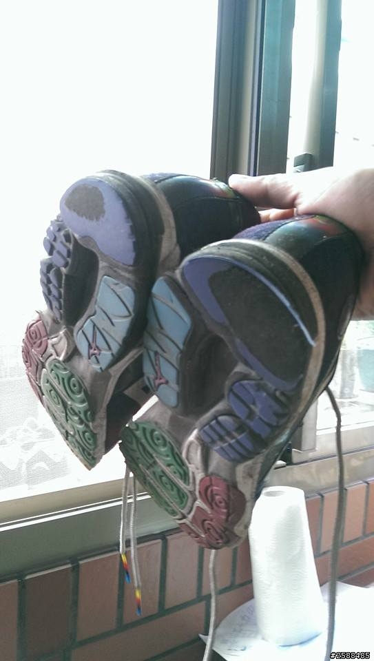 MIZUNO wave rider17鞋後外側磨壞了