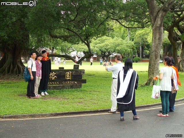 成大榕園下、成功湖畔驪歌輕輕唱