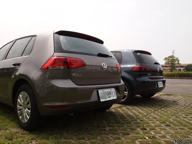 14年MK7  GOLF 1.6TDI 萊姆灰 代開箱! (附與12年MK6 1.6 TDI珍珠藍之小比較)