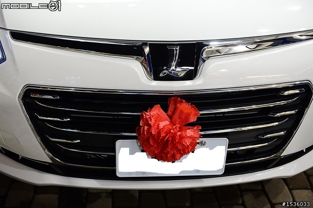 白色我朋友的M7 Turbo、白色我的MPV，一樣愛的最大分母！