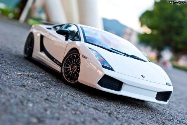 【寫真】東西洋會師─Lexus LFA vs. Lamborghini Gallardo Superleggera 1:18