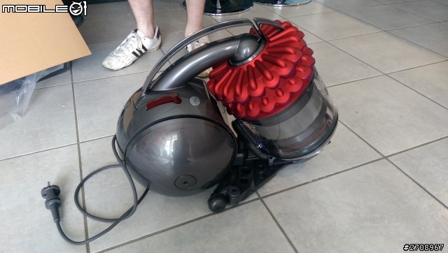 [開箱]Dyson DC52 無袋無濾網式吸塵器