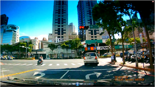 7937-QY未保持距離變換車道,闖紅燈.可以檢舉成功嗎