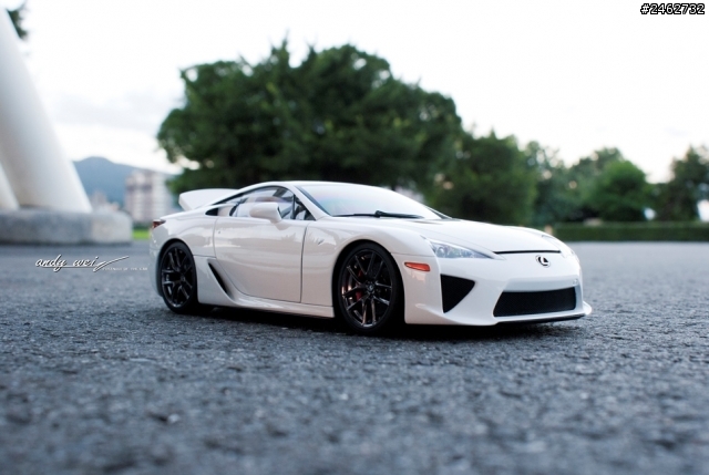 【寫真】東西洋會師─Lexus LFA vs. Lamborghini Gallardo Superleggera 1:18