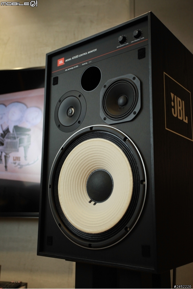 是什麼樣的喇叭一賣就30幾年，而且外型居然都還沒變 !   答案就是 JBL 4312E (第五代)  開箱文