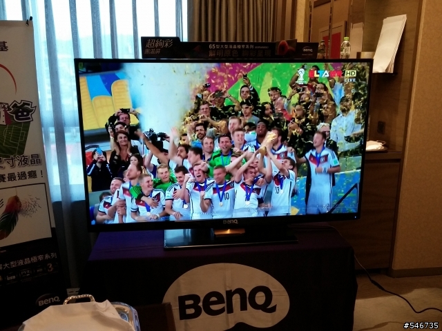 BenQ呼朋引『爸』球賽轟趴，大尺寸電視65RW6600看世足冠軍賽分享
