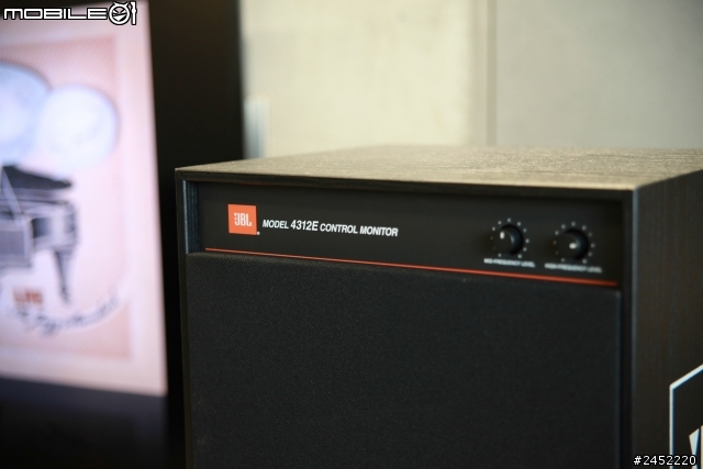 是什麼樣的喇叭一賣就30幾年，而且外型居然都還沒變 !   答案就是 JBL 4312E (第五代)  開箱文