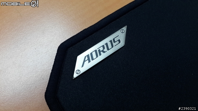 1公尺超大滑鼠墊AORUS THUNDER P3 開箱~