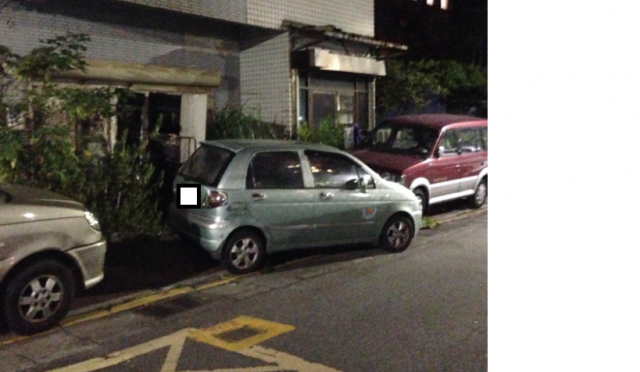 這位車主,有這麼難停嗎...
