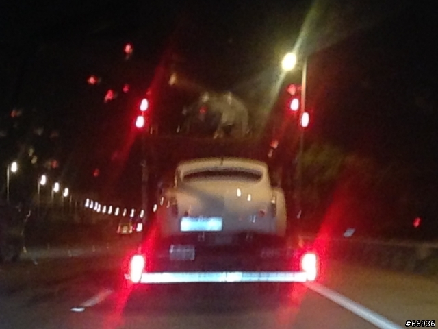 在高速公路上看到的 不明車～