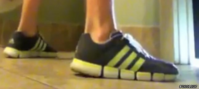 adidas 鞋款