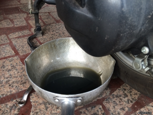 電動機車換下來的齒輪油都這樣黑嗎？