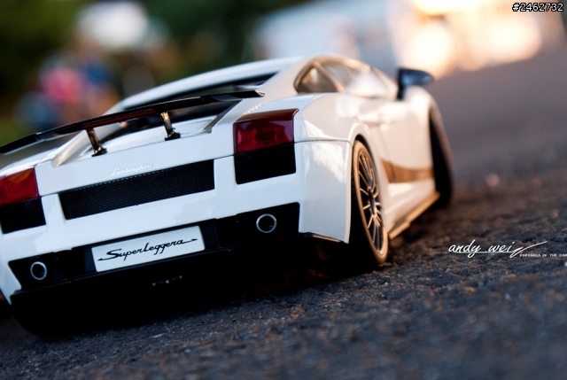 【寫真】東西洋會師─Lexus LFA vs. Lamborghini Gallardo Superleggera 1:18
