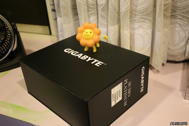 技嘉科技-白金電源供應器SUMO白金牌電源開箱...XD