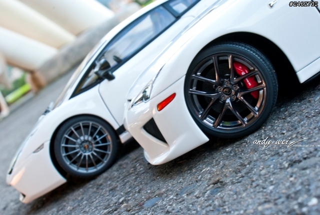 【寫真】東西洋會師─Lexus LFA vs. Lamborghini Gallardo Superleggera 1:18