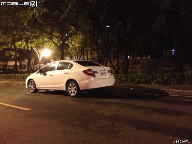 放任毛小孩隨地解放+違規停車[抱怨文]