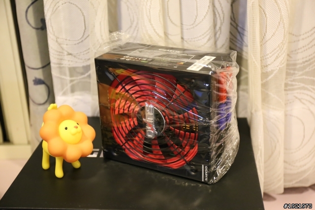 技嘉科技-白金電源供應器SUMO白金牌電源開箱...XD