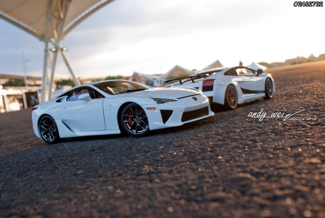 【寫真】東西洋會師─Lexus LFA vs. Lamborghini Gallardo Superleggera 1:18