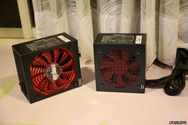 技嘉科技-白金電源供應器SUMO白金牌電源開箱...XD