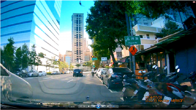 7937-QY未保持距離變換車道,闖紅燈.可以檢舉成功嗎