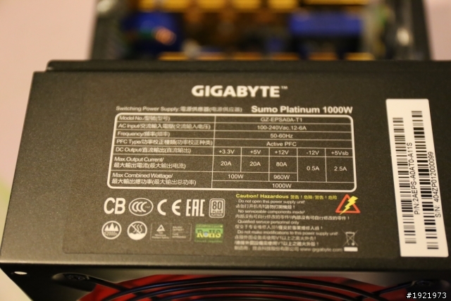 技嘉科技-白金電源供應器SUMO白金牌電源開箱...XD
