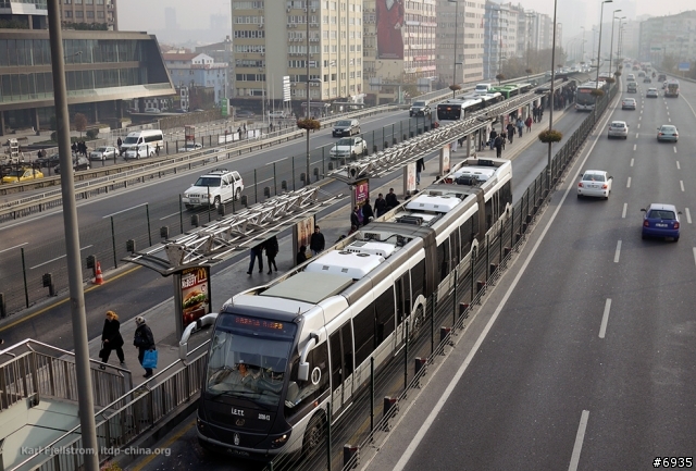 台中的BRT是哪裡做得很糟?看看國外的BRT車站是甚麼水準...