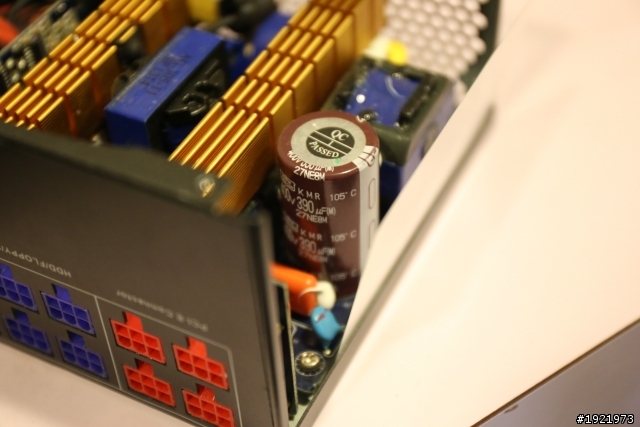 技嘉科技-白金電源供應器SUMO白金牌電源開箱...XD