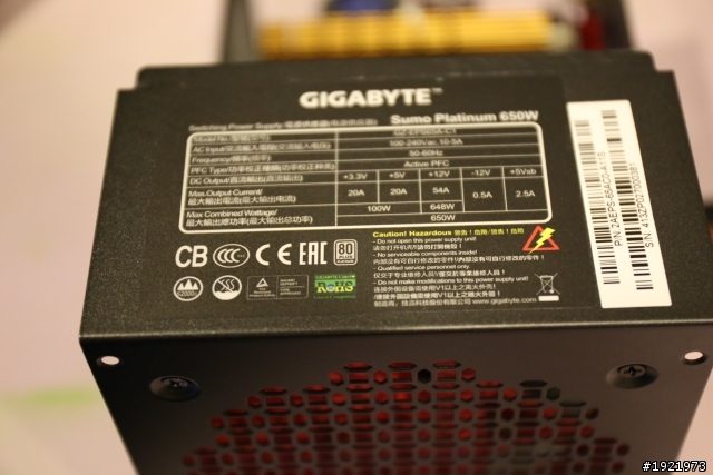 技嘉科技-白金電源供應器SUMO白金牌電源開箱...XD