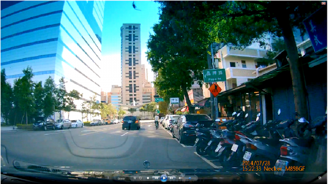 7937-QY未保持距離變換車道,闖紅燈.可以檢舉成功嗎