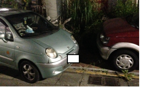 這位車主,有這麼難停嗎...