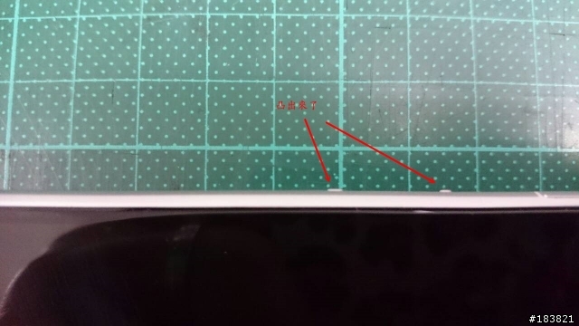 請問各位Z2手機上面的磁充有沒有這樣的情形