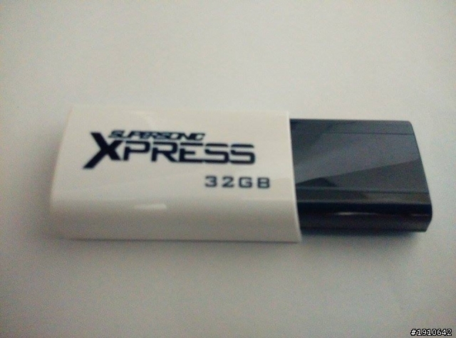 一開箱，就傷心隨身碟！！