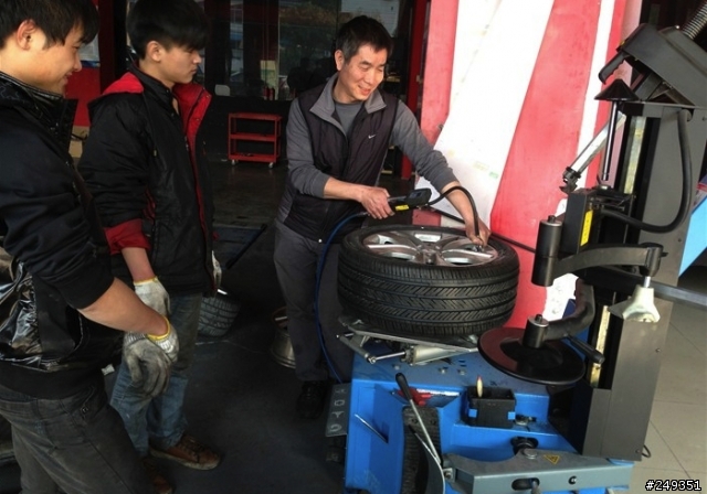 2013年C200旅行版 + Michelin 245/40R17 91H By Jamie