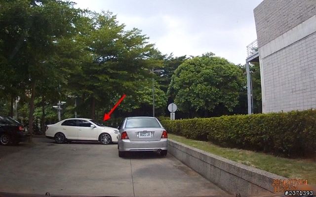 原來台中好市多沒有廣播系統 (車子亂停)
