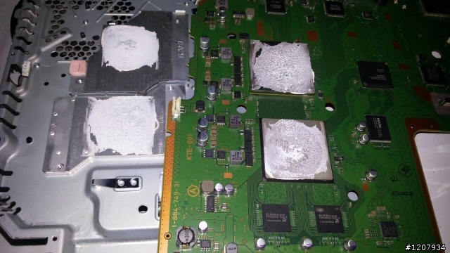 你的PS3薄機主動換散熱膏了沒? 還沒換的請參考這篇薄機換膏分享(有圖)