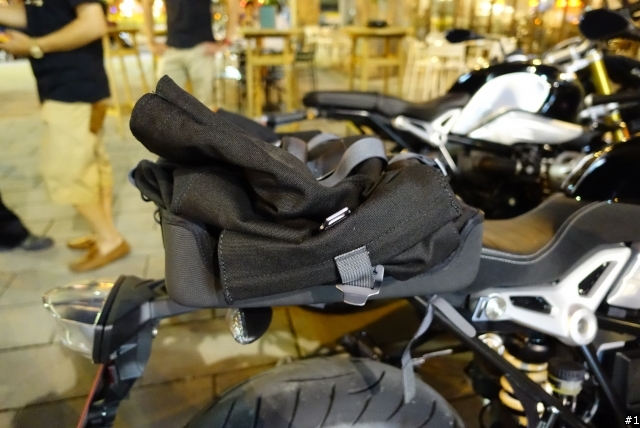 BMW R nineT 原廠後包實裝照