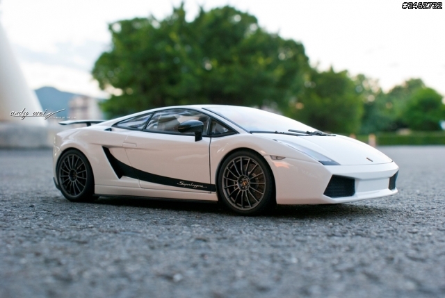 【寫真】東西洋會師─Lexus LFA vs. Lamborghini Gallardo Superleggera 1:18