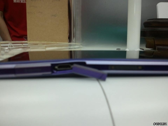 Z1 充電後usb孔附近機殼變形