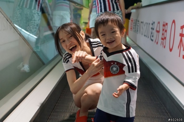 [ 分享] 2014 World Cup 德國國家隊 球員版限量盒裝球衣 & 寶寶版套裝球衣