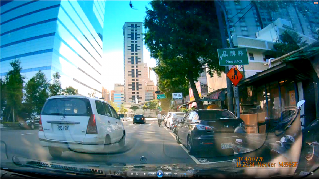 7937-QY未保持距離變換車道,闖紅燈.可以檢舉成功嗎