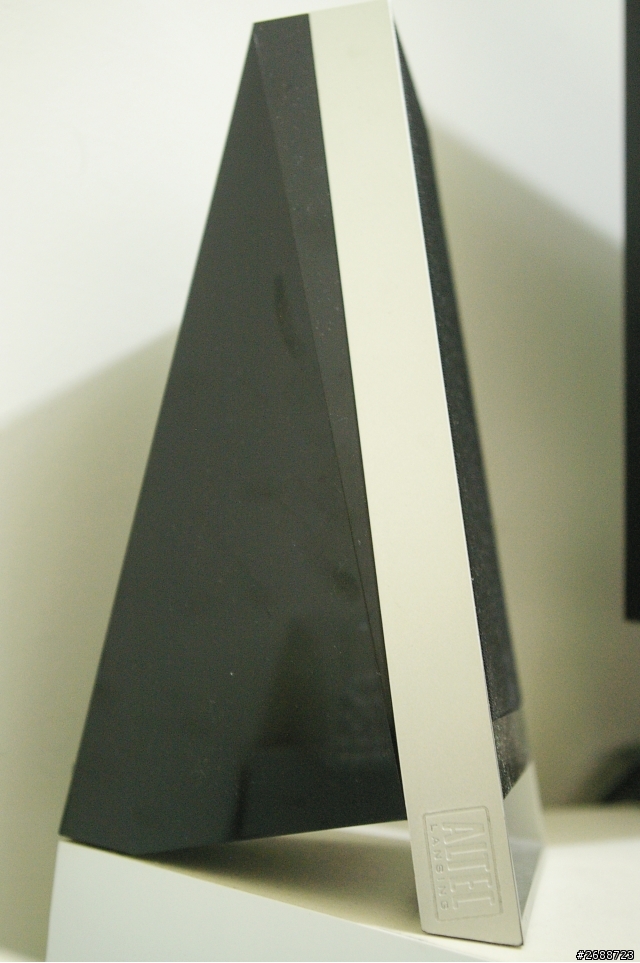 [開箱] 所謂的小資撿便宜就是這款拉 FOCAL XS BOOK 電腦喇叭，2014