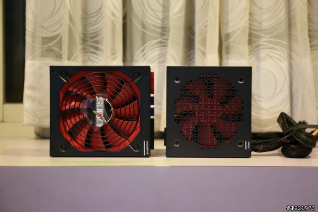 技嘉科技-白金電源供應器SUMO白金牌電源開箱...XD