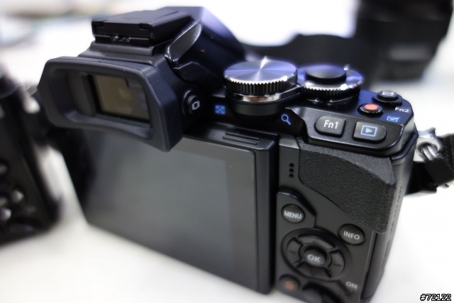 勸敗~勸到自己又敗了! Olympus E-M5...
