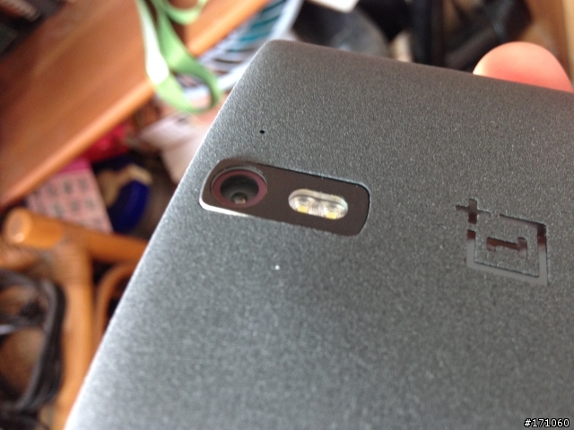 剛入手的一加，結果有組裝的瑕疵............