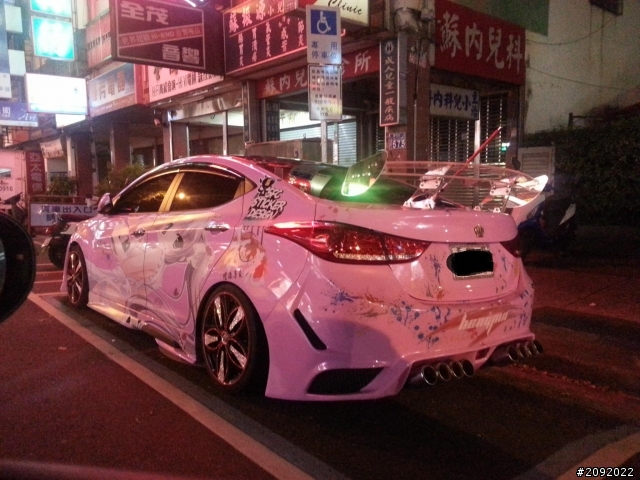 台中市北區捕獲排氣管八出巨大怪物!