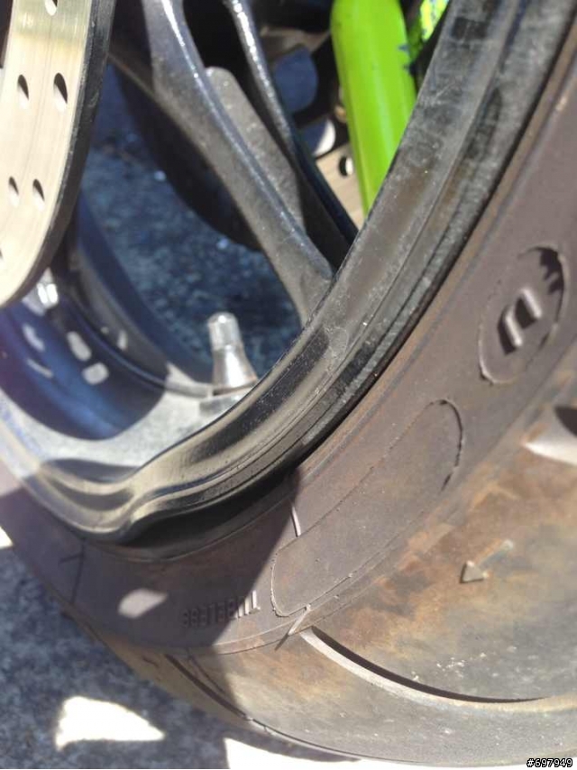 R6輪框歪掉問題