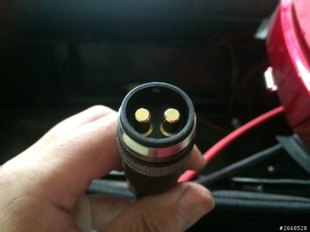 這電池接頭是什麼接頭型號呢？能承受4300w嗎？(以查到規格了）