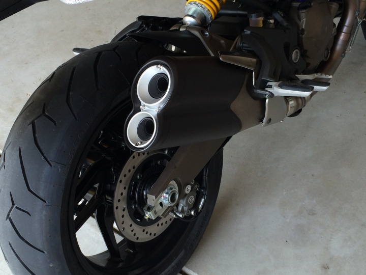 Monster 821 不專業開箱文