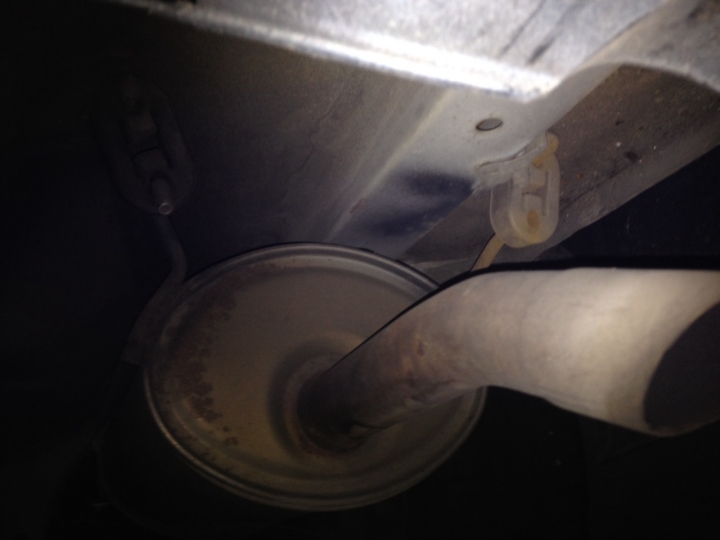 K10 FERIO後座下方有異音