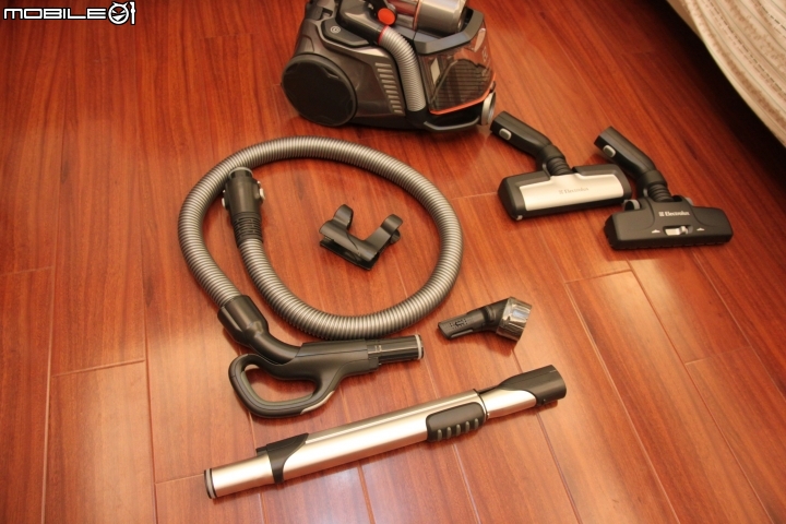 Electrolux 吸塵器 ZUF4206ACT 簡單開箱及心得分享
